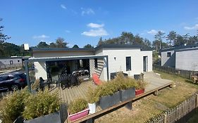 Le chalet de Patou à l'Edune résidence de vacances location wifi inclus piscine couverte chauffée à 150m de la plage